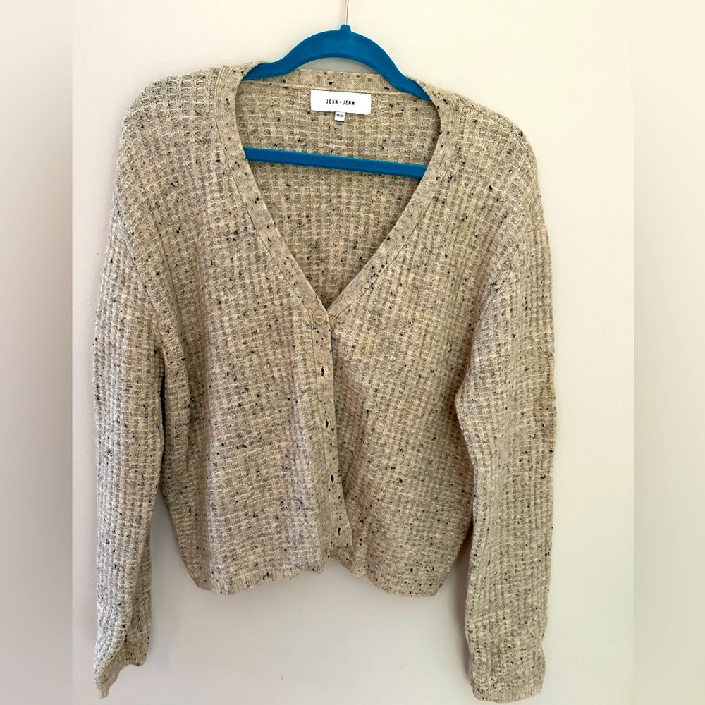 Perfect every day cardigan. Soft, stylish, goes with everything. Medium